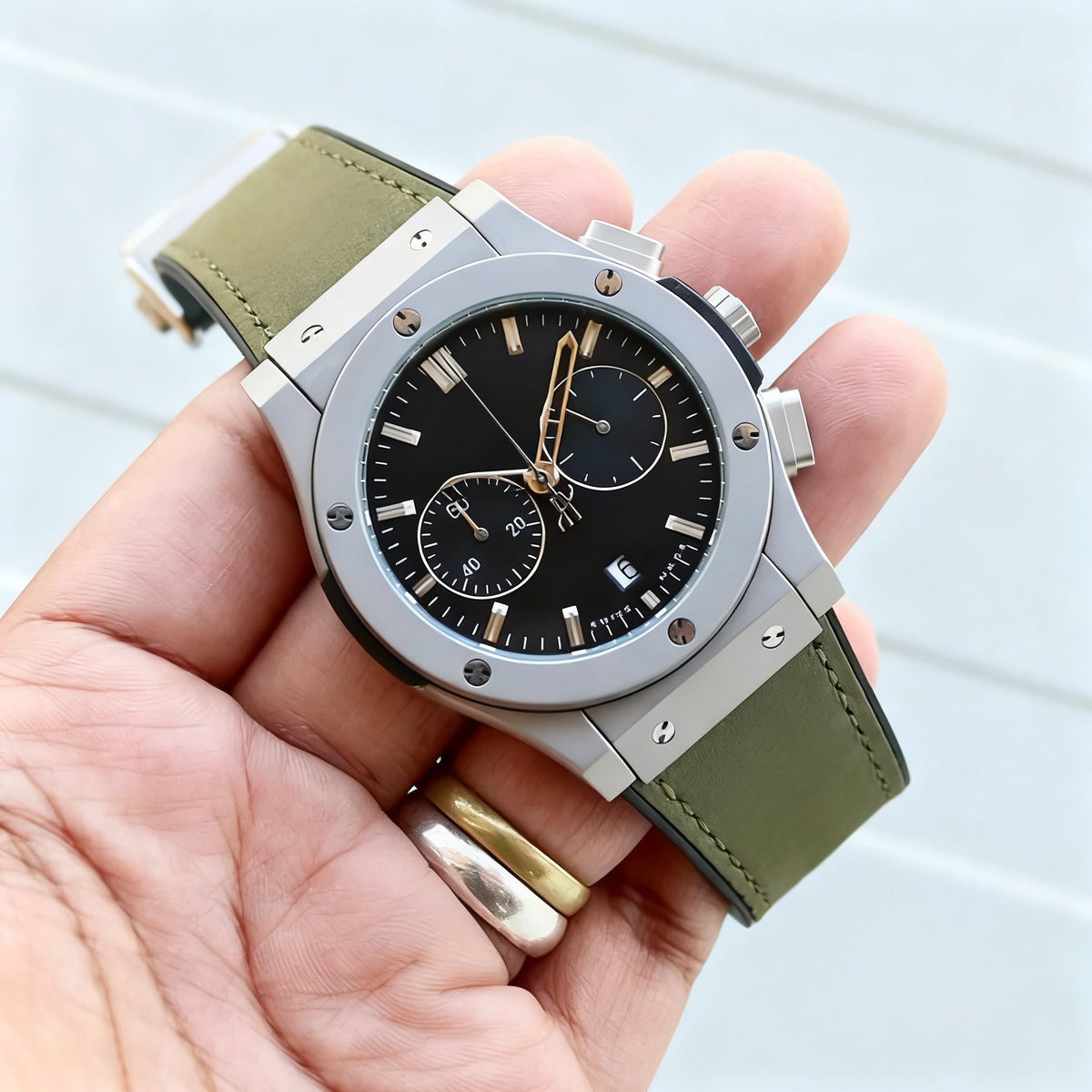 Reloj elegante para hombre color verde